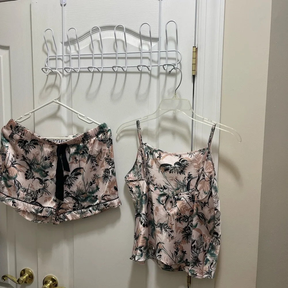 Victoria’s Secret cozy Silky feeling pajamas, shorts and tops new condition